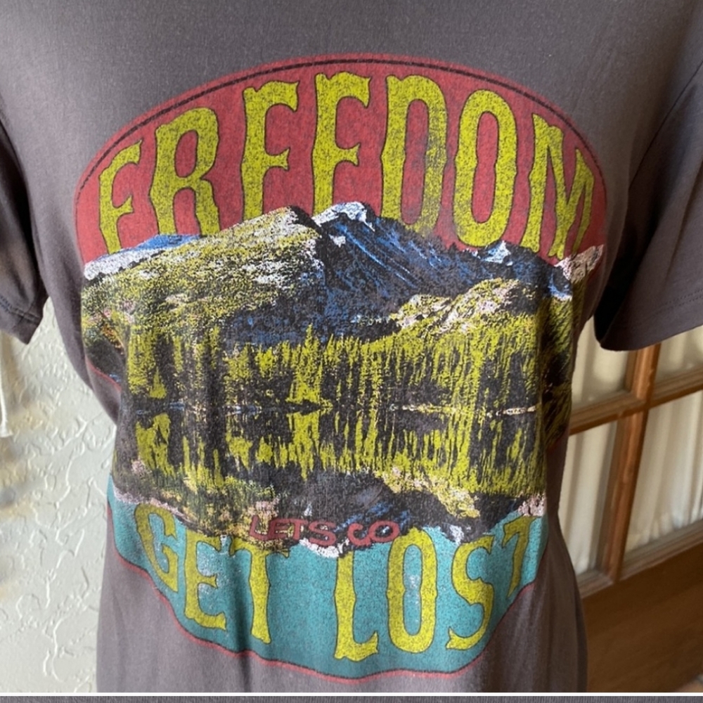 Earthbound graphic tee - Picture 2 of 5